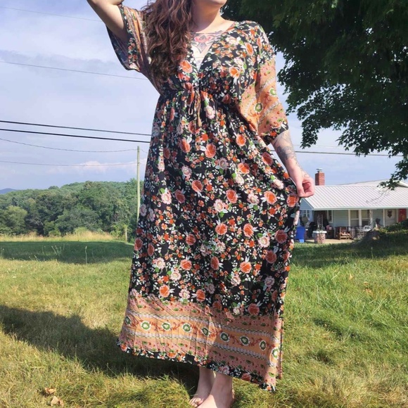 Regular - V-Neck Embroidered Dress with Kimono Sleeve